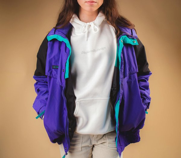 Cheveux noir bleu : apportez du mystère à votre style