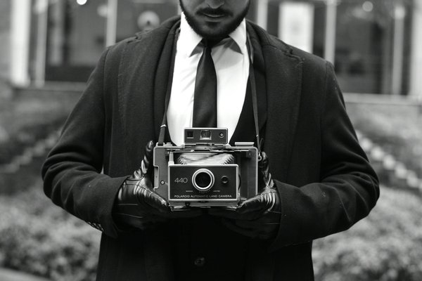 Styles captivants avec des cheveux noir bleu pour un look unique